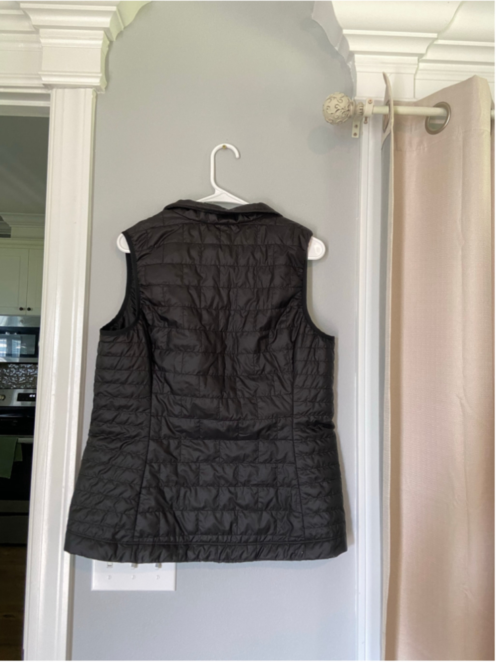 Patagonia women's Nano puffer vest, size large. new with tags - Picture 2 of 5